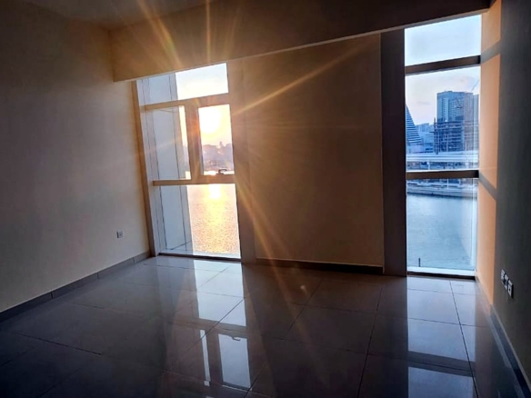 Room with sunset canal view in a 3 bedroom apartment, Tala Tower, Al Reem Island