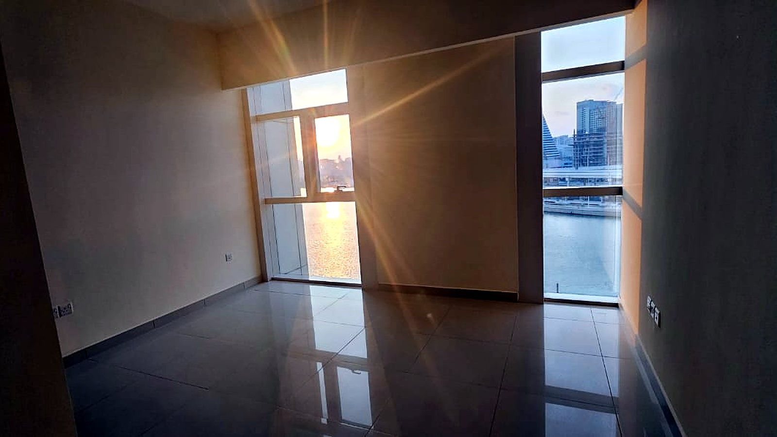 Room with sunset canal view in a 3 bedroom apartment, Tala Tower, Al Reem Island