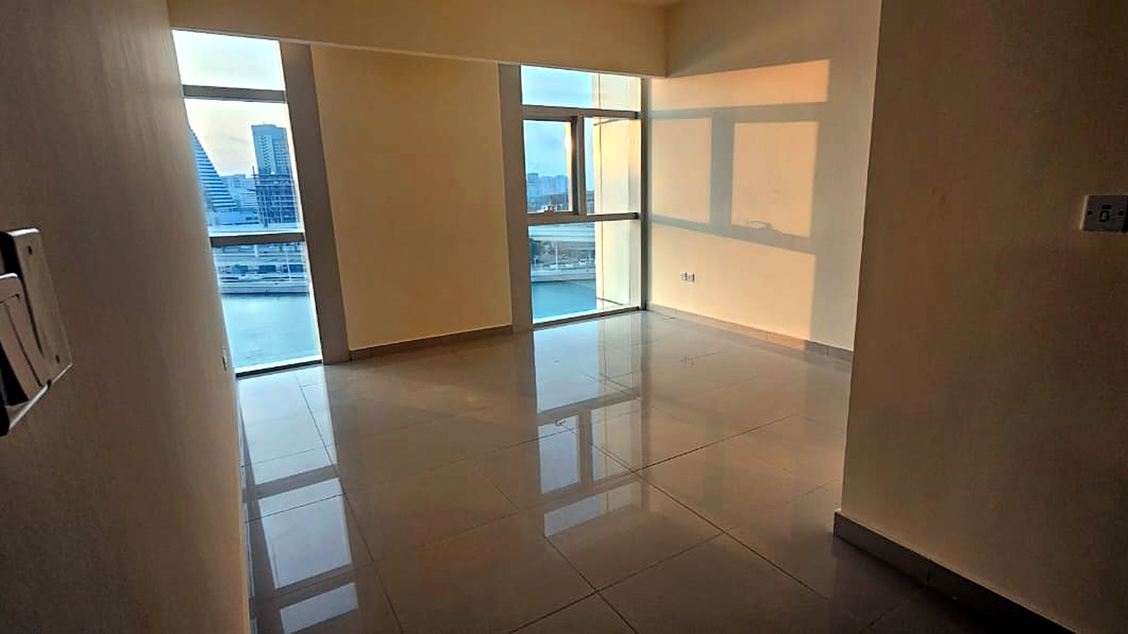 Bright room with canal view, Tala Tower, Marina Square, Abu Dhabi
