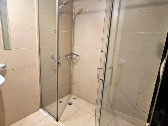 Bathroom with glass shower, Tala Tower, Marina Square